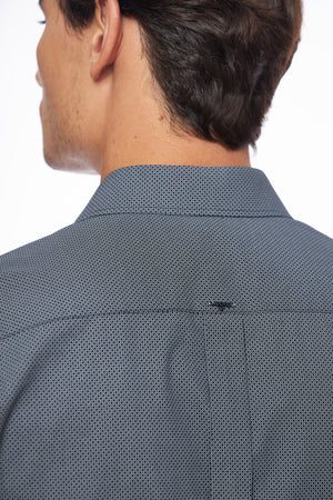 Мъжка риза на щампа малки кръгчета