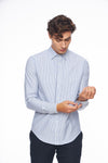 Мъжка риза с дълъг ръкав, вталена кройка в ситно светло синьо райе