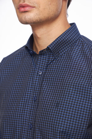 Мъжка риза каре с копчета на яката