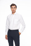 Мъжка бяла риза с дълъг ръкав, права конструкция, джоб на гърдите.