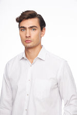 Мъжка бяла риза в бордо райе